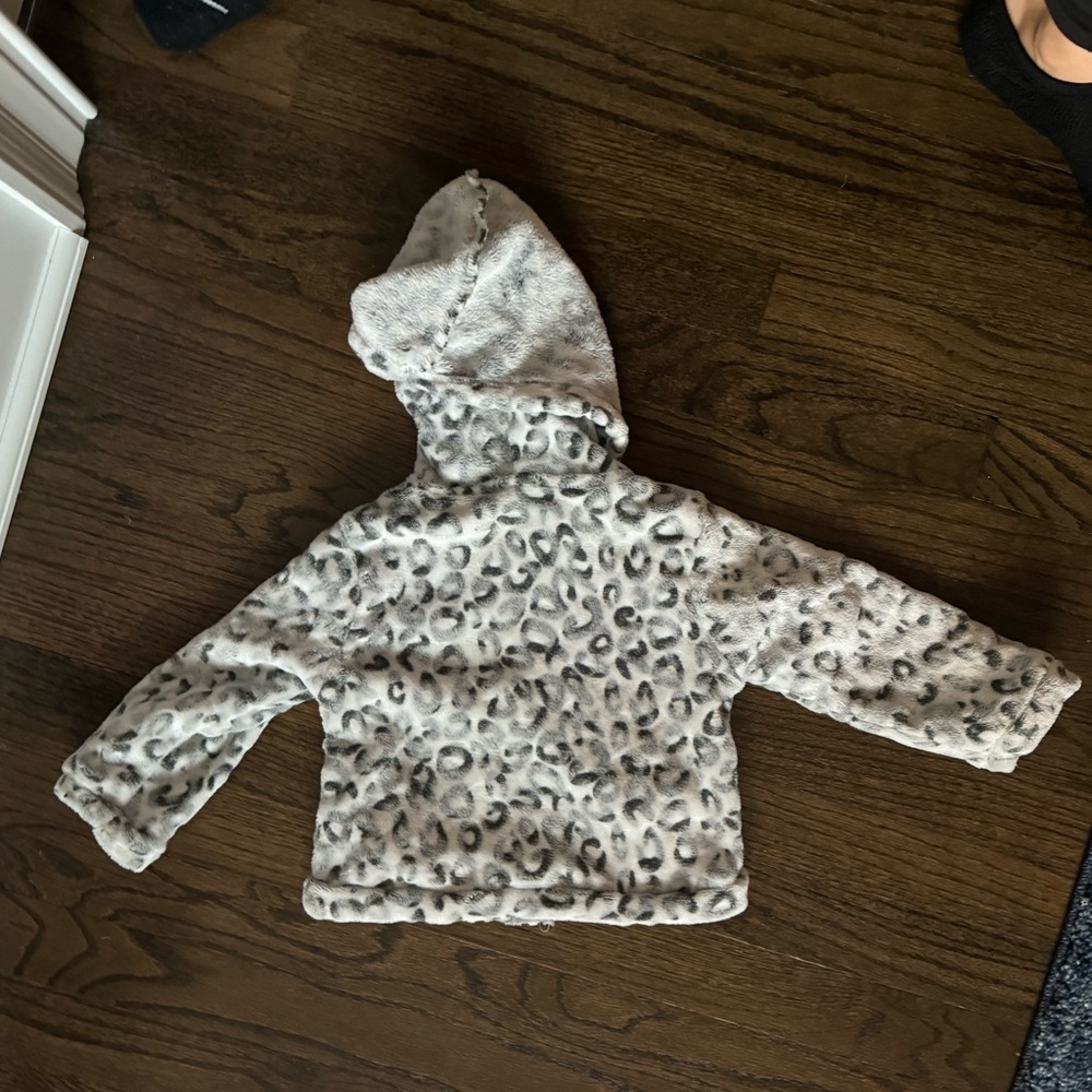Splendid Kids Gray & White Faux-Fur Leopard Hooded Puffer Jacket - Picture 5 of 5